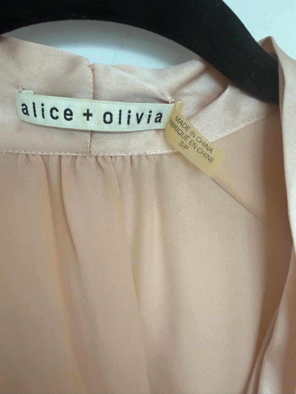 Alice + Olivia Irma Silk V Neck Tie Blouse size S - Picture 3 of 5